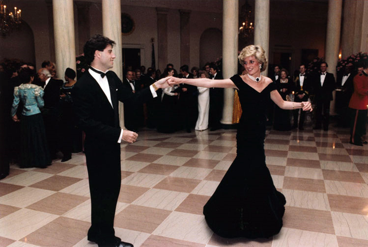 ../upload.wikimedia.org/wikipedia/commons/9/9d/John_Travolta_and_Princess_Diana.jpg