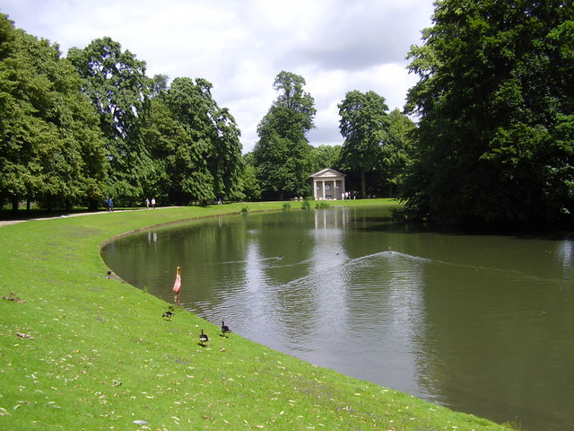 File:The Lake at Althorp with the Diana memorial beyond - geograph.org.uk - 1174863.jpg